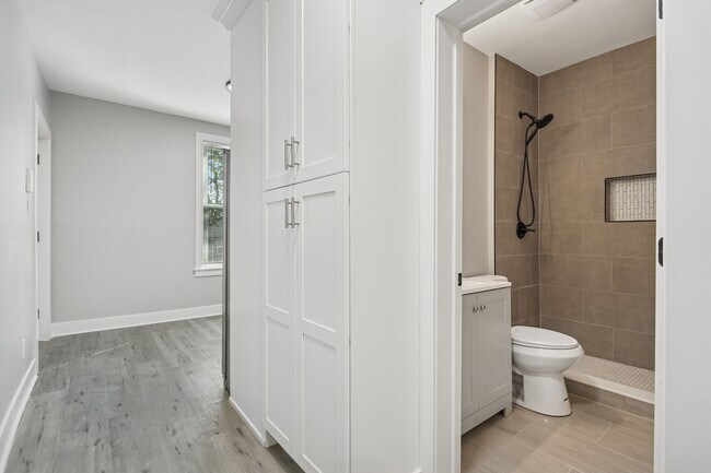 Building Photo - 324 Pacific Ave