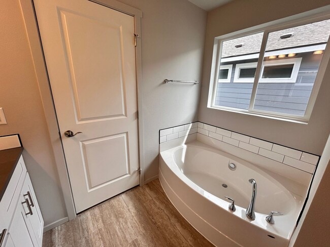 Building Photo - Stunning 3 Bed, 2 Bath Rancher in Spokane ...