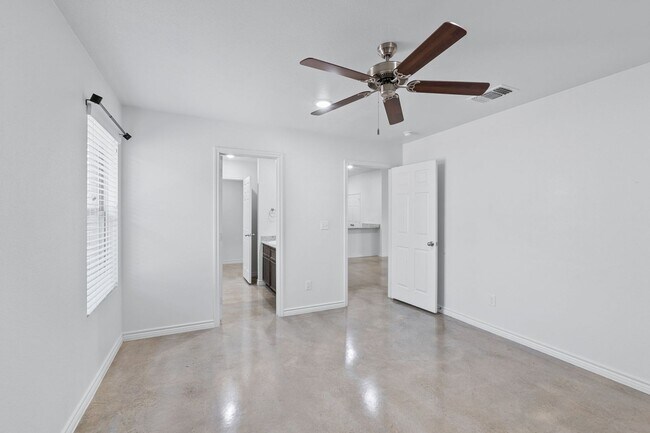 Building Photo - PM1-HH1803 Emma Naylor Ct