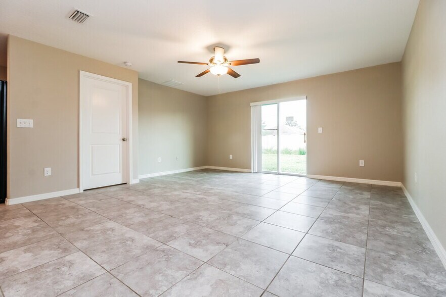 Building Photo - 1505 Climbing Dayflower Dr