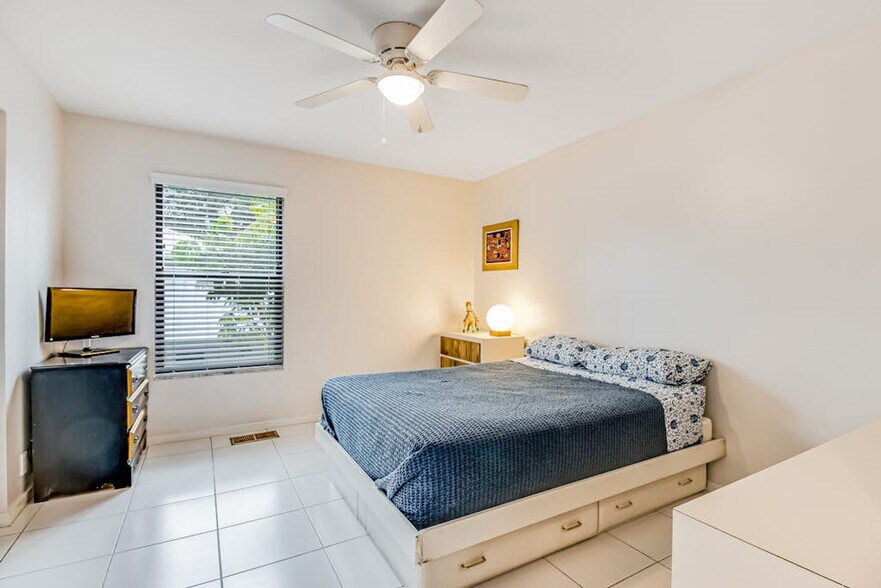 Building Photo - 6997 Longboat Dr S