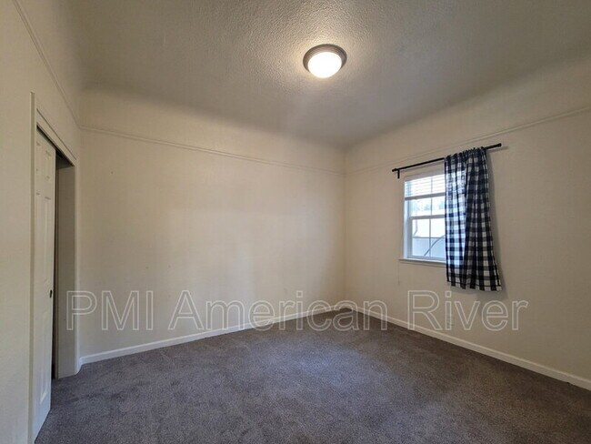 Building Photo - 2525 J St