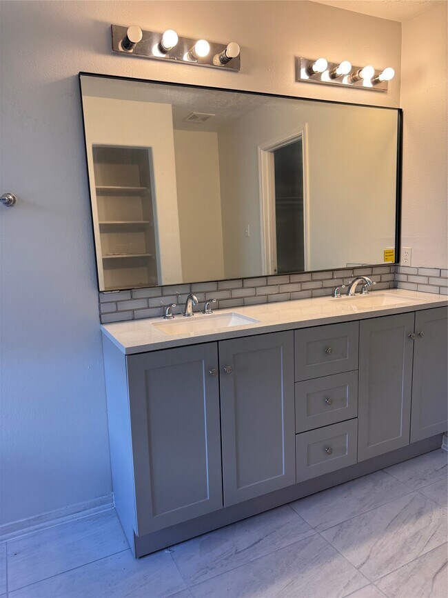 Building Photo - 15931 Winston Point Ln