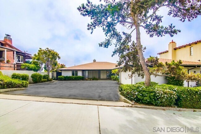 Building Photo - 631 San Gorgonio St