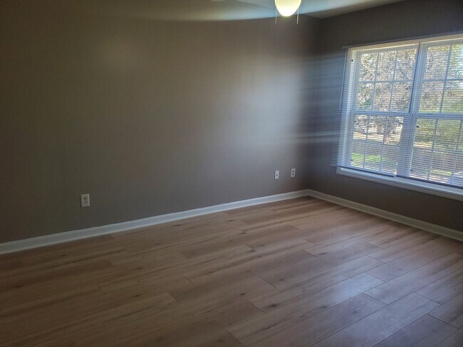 Building Photo - 1136 Drew St