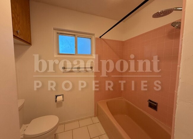 Building Photo - 440 Chestnut Ln