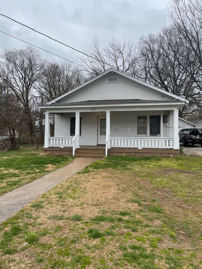 Primary Photo - 2 Bedrom 1 Bath with Bonus Room House Pre-...