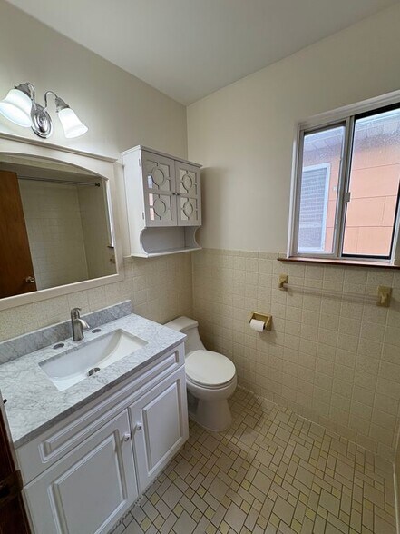 Building Photo - 608 Bergen St