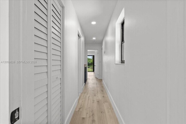 Building Photo - 3737 Alcantara Ave