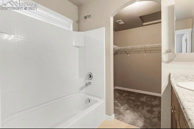 Building Photo - 4679 Pleasant Port View