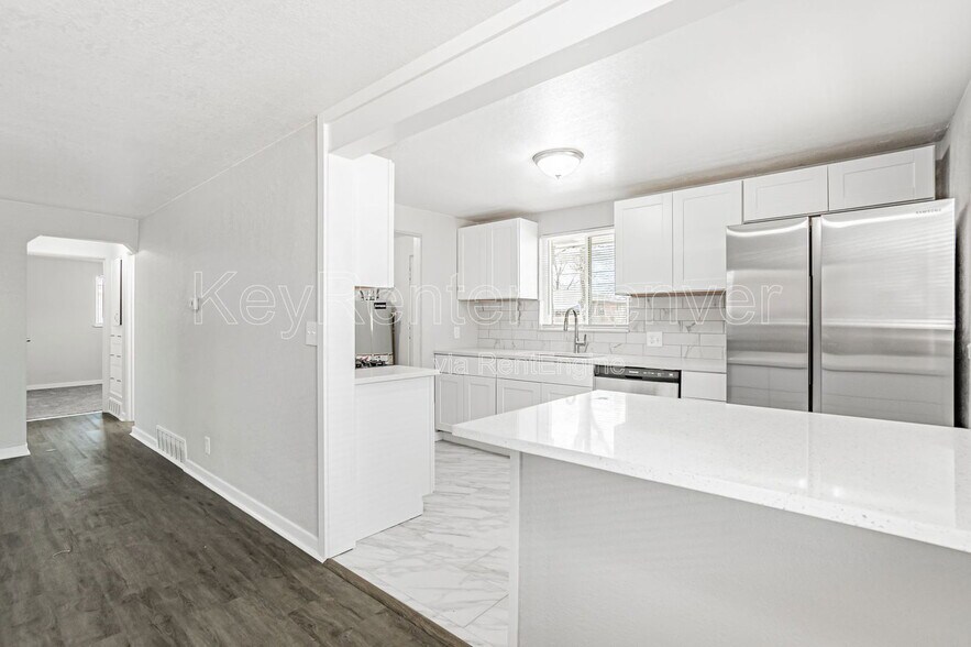 Building Photo - 3365 Poplar St