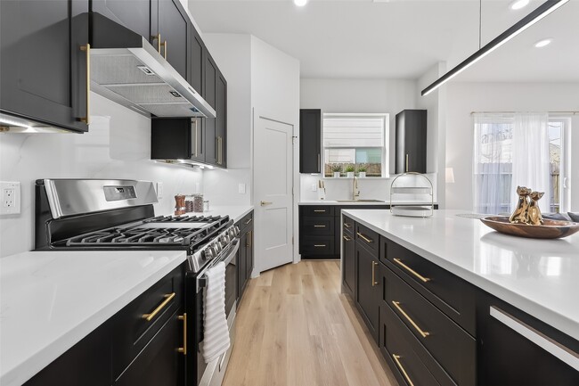 Building Photo - 975 Highland Lgt Ln