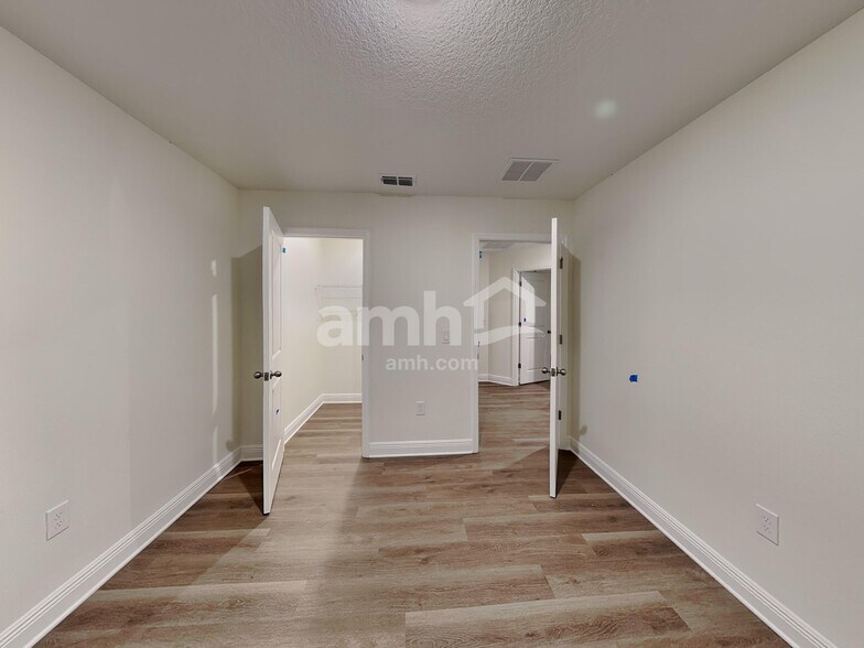 Building Photo - 5958 Sycamore Pl St