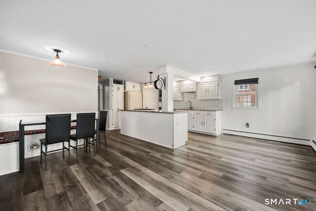 Building Photo - 575 S Main St