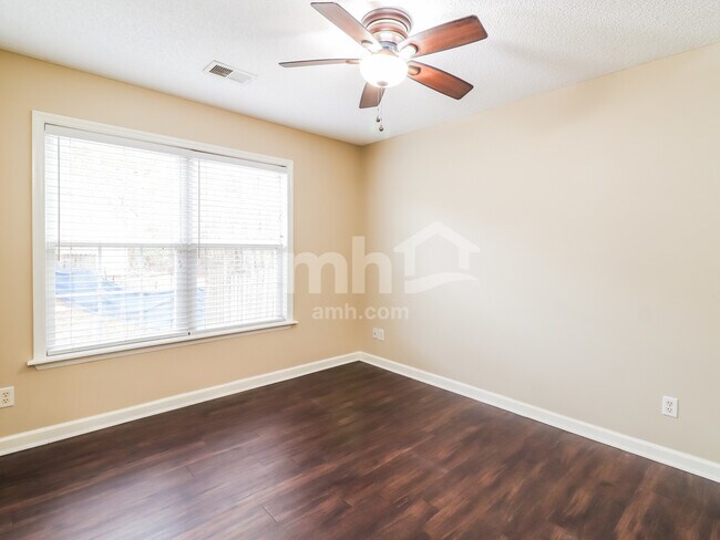 Building Photo - 44 Westminister Pl