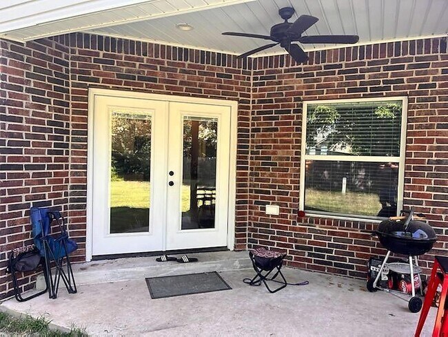 Building Photo - 3400 Lyric St