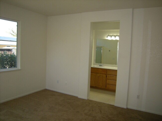 Building Photo - 2145 Beaujolais Ct