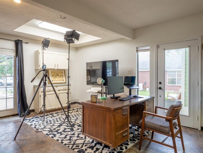 Building Photo - 5727 Abilene Trl