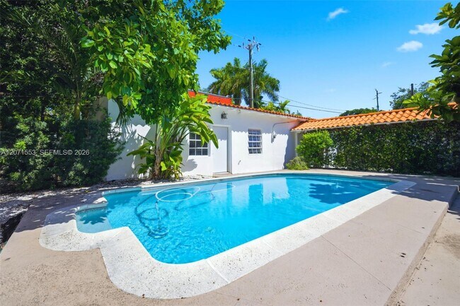 Building Photo - 2300 S Miami Ave