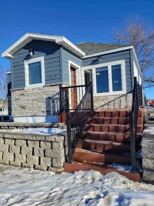 Building Photo - 103 1st St SE