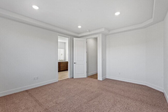Building Photo - 4 BED | 3 BATH | SINGLE-STORY