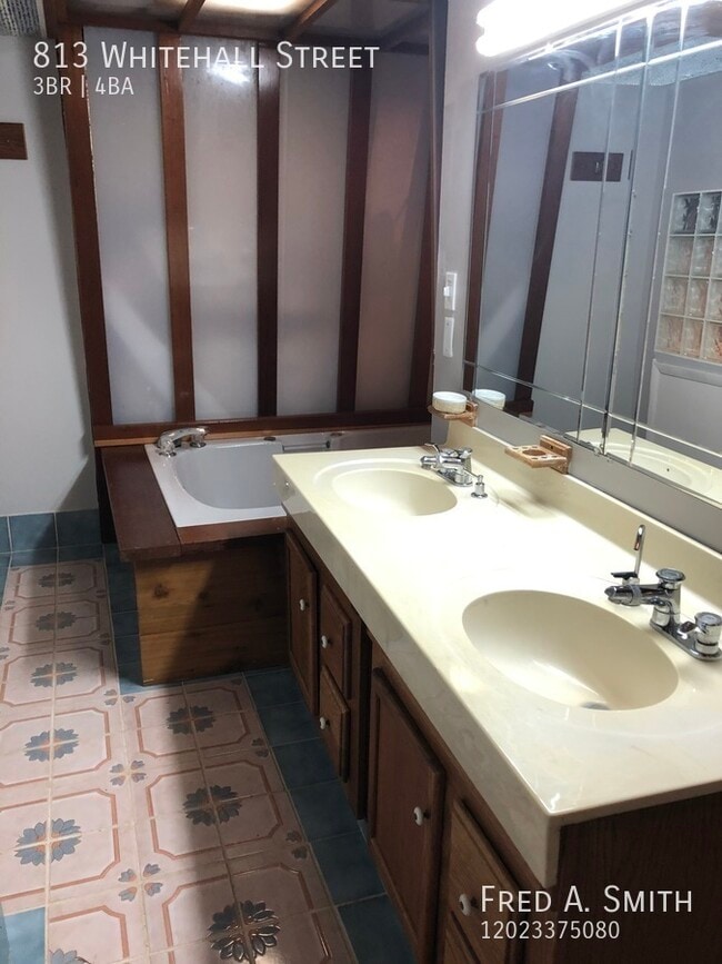 Building Photo - 813 Whitehall St