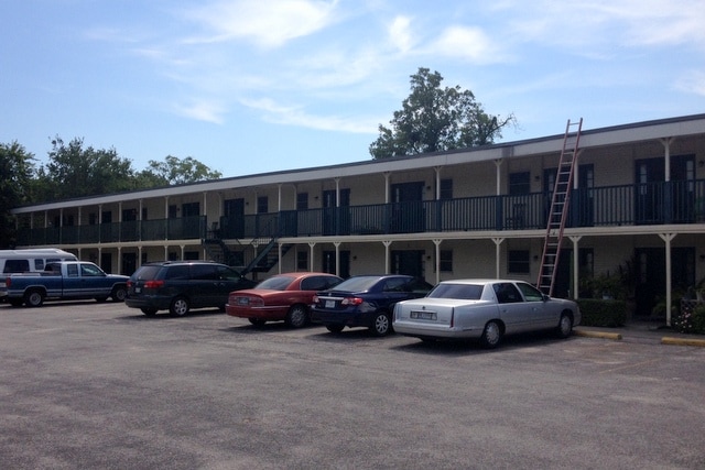 Primary Photo - Colonial Greens II Apartments