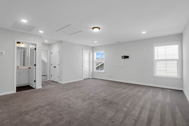 Building Photo - Pristine and Calm Home in Moncks Corner