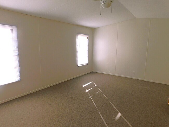 Building Photo - 114 Colonial Ct