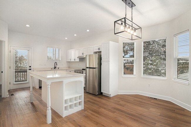 Building Photo - Fully renovated 3 bed/ 2.5 bath duplex in Casle Rock!!