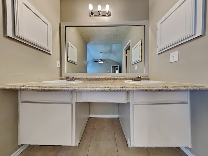 Building Photo - 5927 Woodmancote Dr