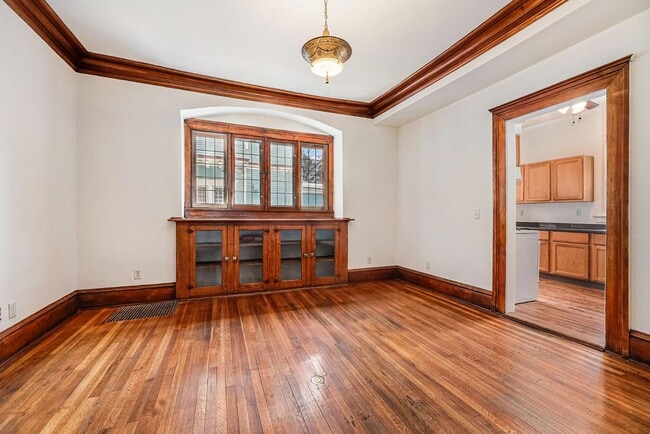 Building Photo - 572 Madison Ave SE