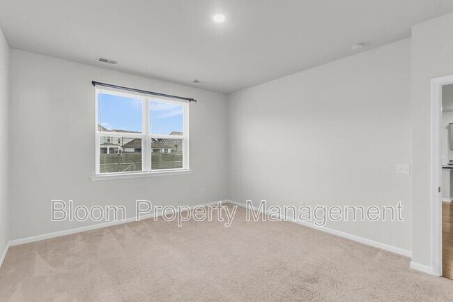 Building Photo - 227 Shortmarsh St