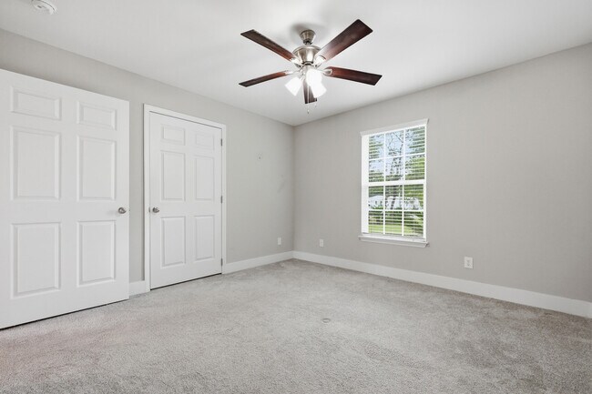 Building Photo - 254 Iris Ln
