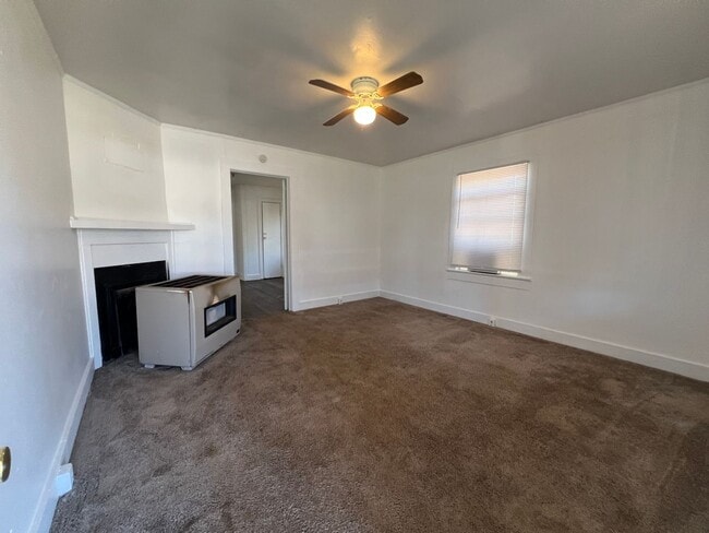 Building Photo - 3/2 Available Now in West Greenville!