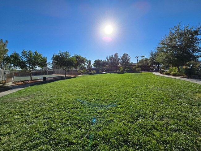 Building Photo - An Amazing 3 Bedroom, 2 Story Home in Silverstone Ranch.