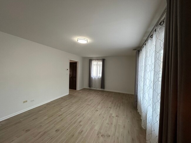 Building Photo - 946 E Grant Dr