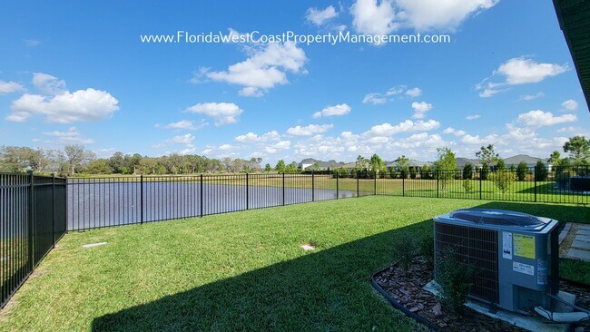 Building Photo - IMPRESSIVE  4 BED/3 BATH HOME WITH LARGE F...