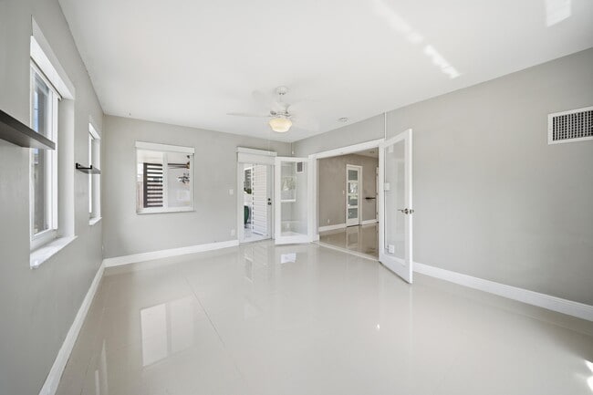 Building Photo - 5031 NE 23rd Terrace