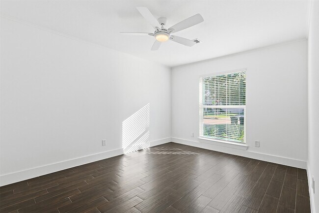 Building Photo - 2410 Del Norte St