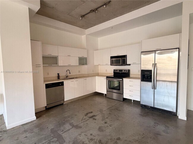 Building Photo - 133 NE 2nd Ave