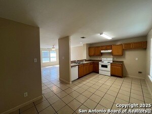 Building Photo - 5202 Fountain Lake Dr