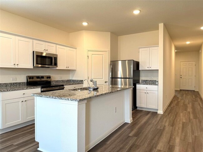 Building Photo - 125 Blazilmar Ln