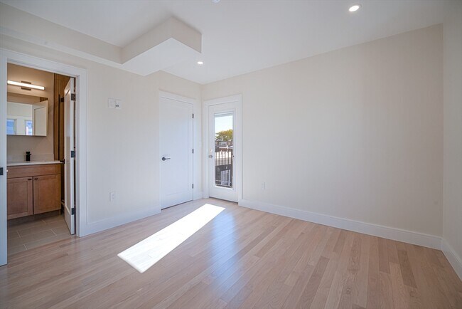 Building Photo - 59 Gove St