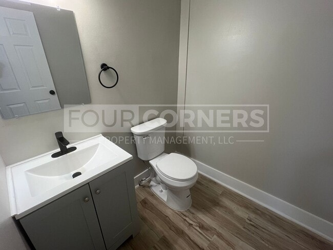 Building Photo - Beautiful 3 Bedroom 2.5 Bath Home