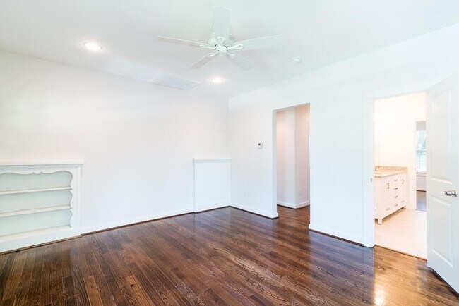 Building Photo - 4535 Walker St