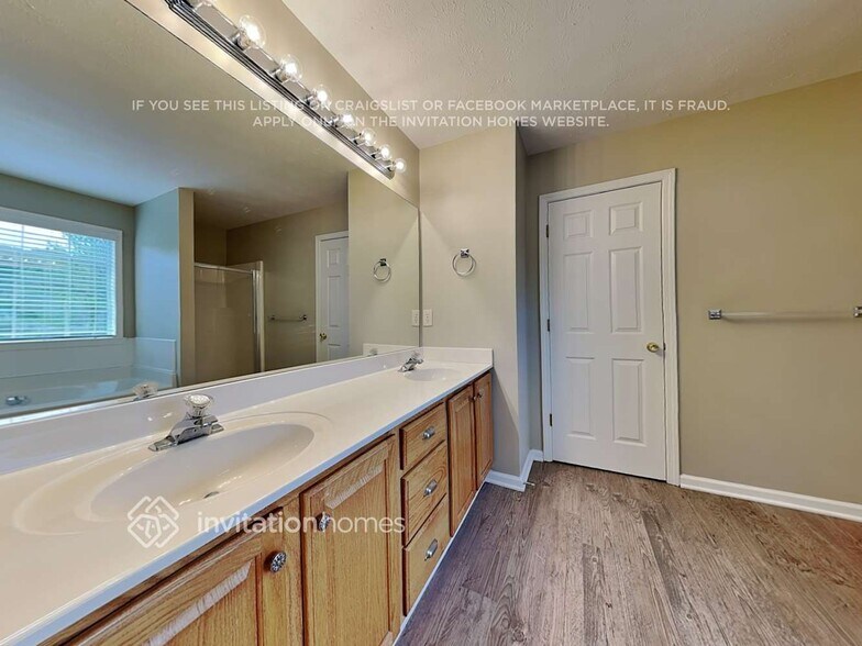 Building Photo - 3175 Gallery Walk