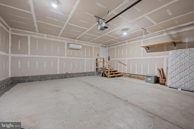 Building Photo - 14 Woodland Dr