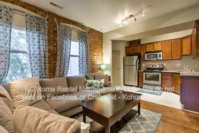 Building Photo - 200 E 43rd St