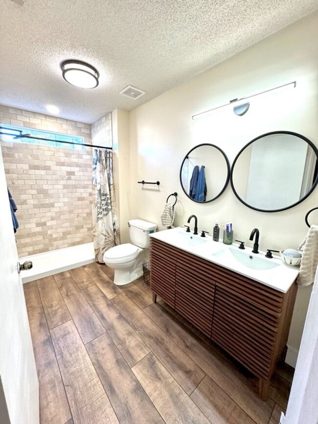 Building Photo - 4 bedroom 2 bathroom home in Hunters Chase...
